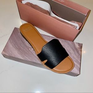 NWT Ginelle Black Slides